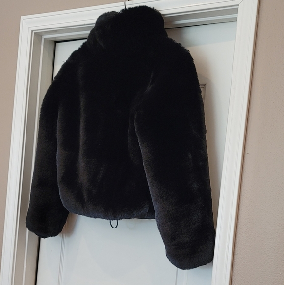 Goldbergh Victoria Faux-Fur ski Jacket or winter Jacket - Picture 13 of 16